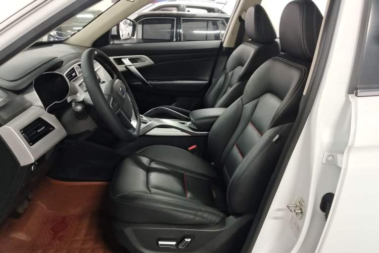 Used Geely Auto Emgrand X7 Sport 2018 1.8TD Automatic Two-Wheel Drive Smart Connect 4G Internet Edition
