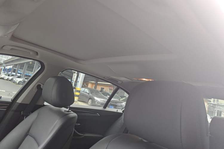 Used BMW 5 Series 2014 525Li Leading Model
