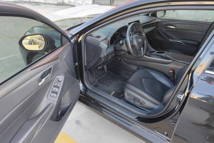 Used Toyota Avalon 2019 2.0L Luxury Edition China VI Standard