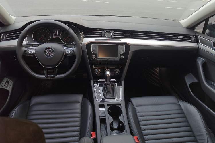 Used Volkswagen Magotan 2017 330TSI DSG Leading Model
