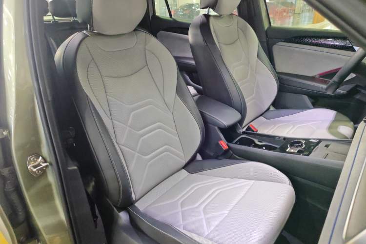 Used Volkswagen Tayron 2025 Tiguan L 380TSI 4Motion Luxury Easy Package
