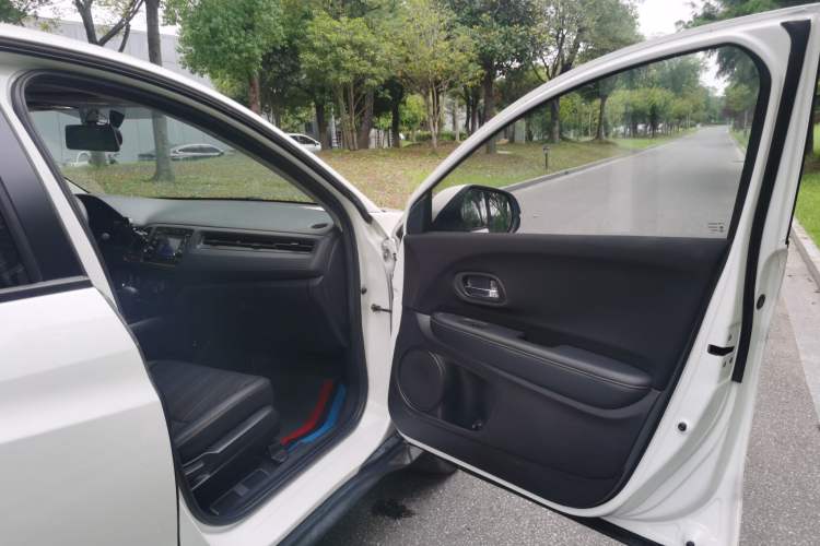 Used Honda Vezel 2016 1.8L CVT Front-Wheel Drive Pioneer Edition
