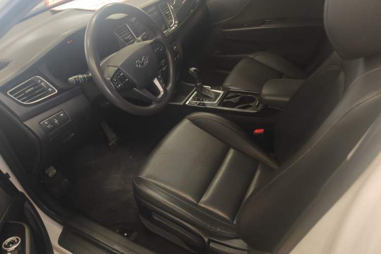 Used Hyundai Mistra 2014 1.8L Automatic Smart GLS
