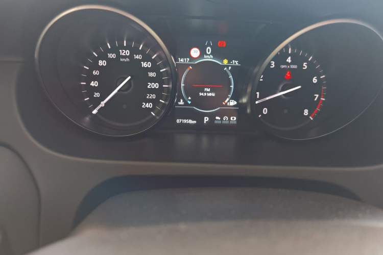 Used Land Rover Discovery Sport 2019 240 PS SE Version China VI Standard
