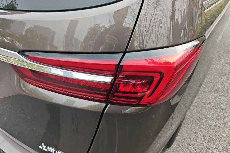 Used Buick GL8 2023 Land Executive Class Comfort Model