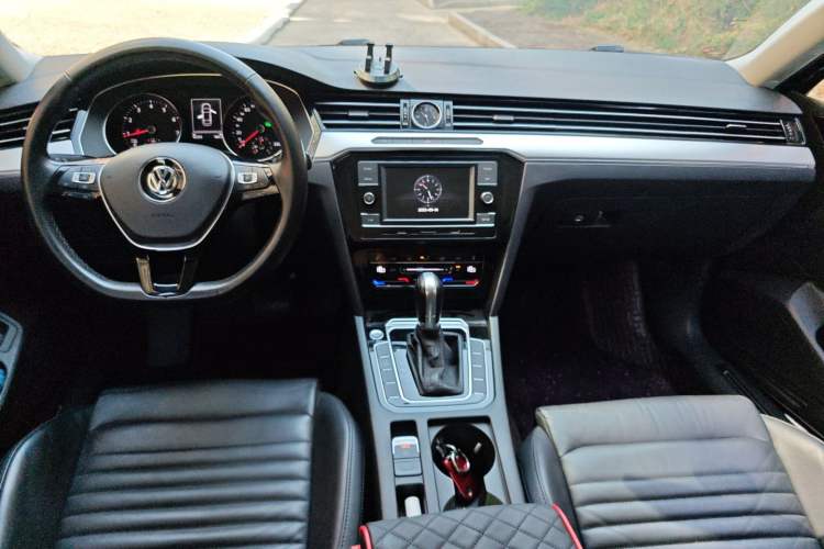 Used Volkswagen Magotan 2019 330TSI DSG Leading Edition China V Standard
