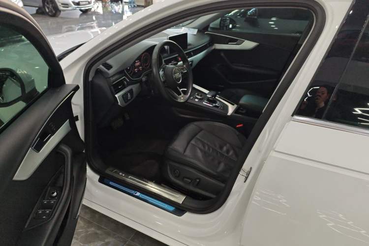 Used Audi A4L 2019 40 TFSI Fashion Edition China VI Emission Standard