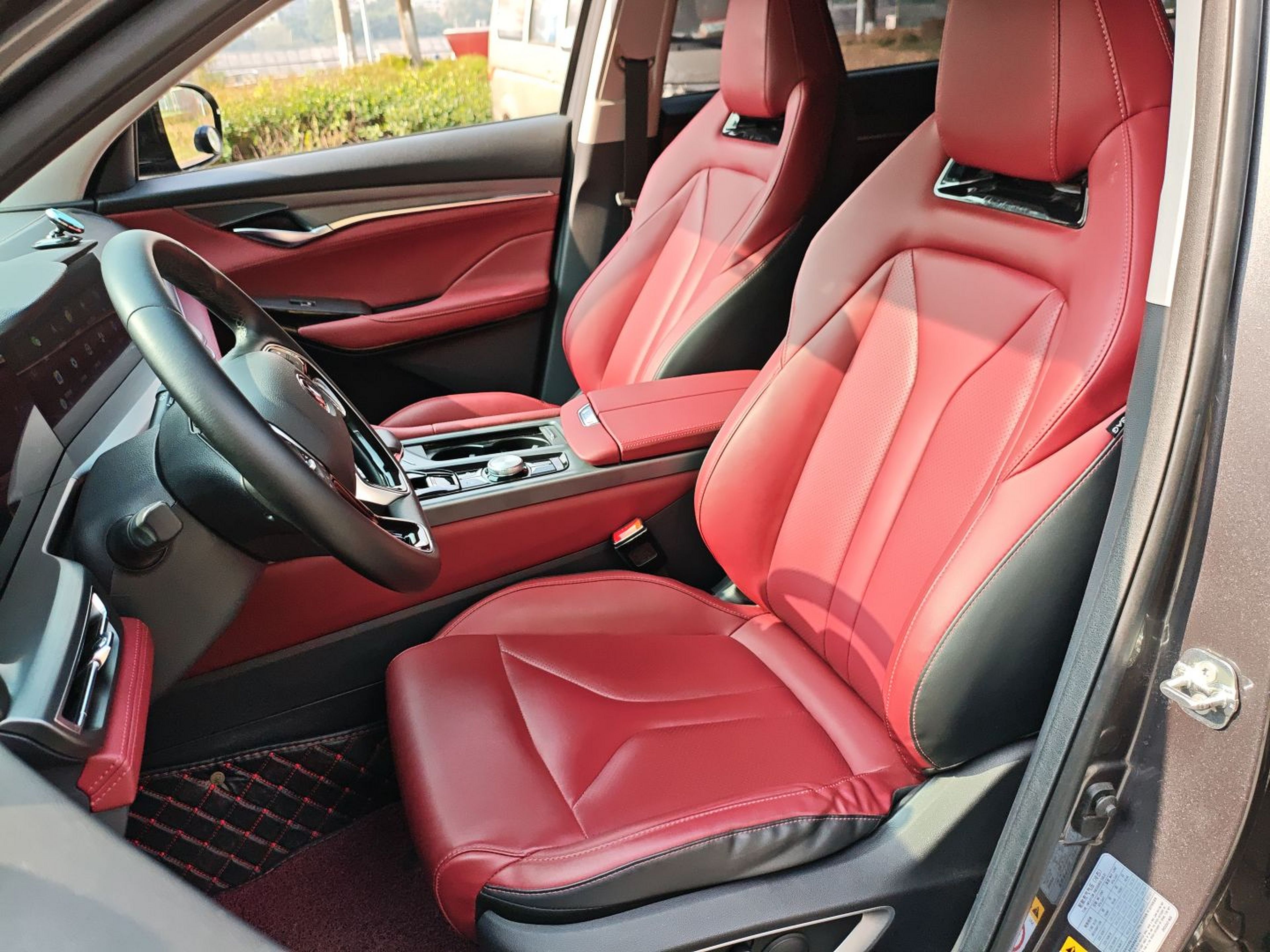 Переднее сиденье в автомобиле