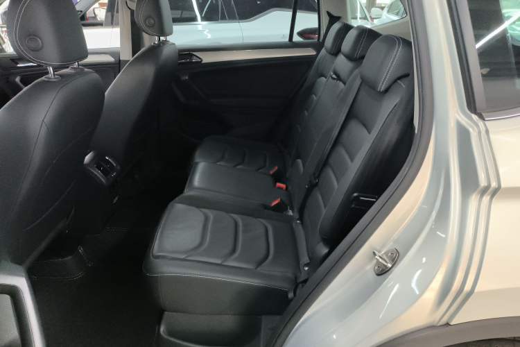 Used Volkswagen Tiguan L 2020 330TSI Automatic Two-Wheel Drive Panoramic Comfort Edition China VI Standard
