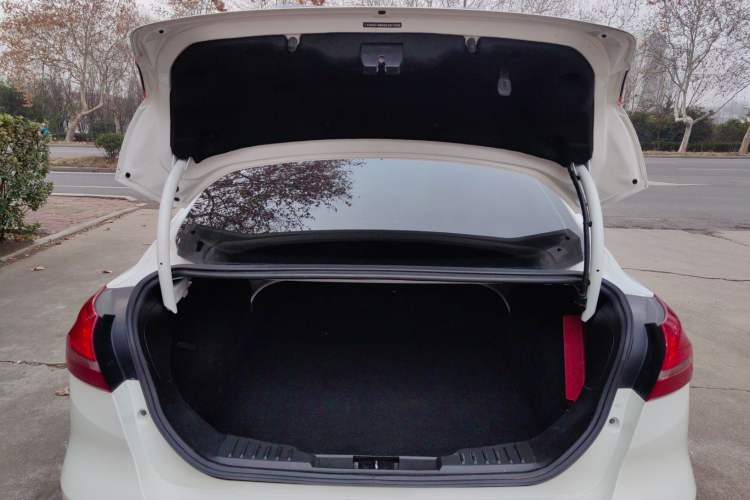 Used Ford Focus 2017 Sedan EcoBoost 125 Automatic Supreme Style SmartDrive Edition
