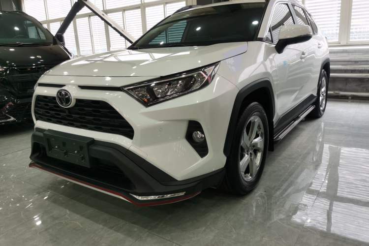 Used Toyota RAV4 2022 2.0L CVT Two-Wheel Drive Fashion Plus Edition
