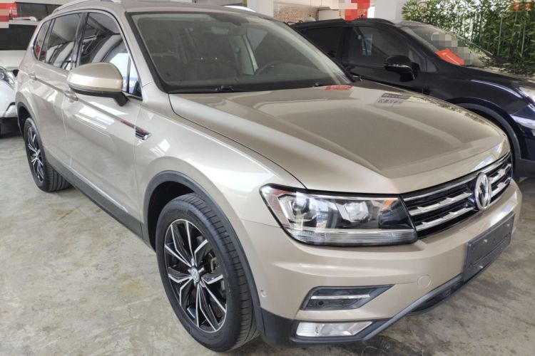 Used Volkswagen Tiguan L 2019 330TSI Automatic Two-Wheel Drive Smart Luxury Version China V Emission Standard
