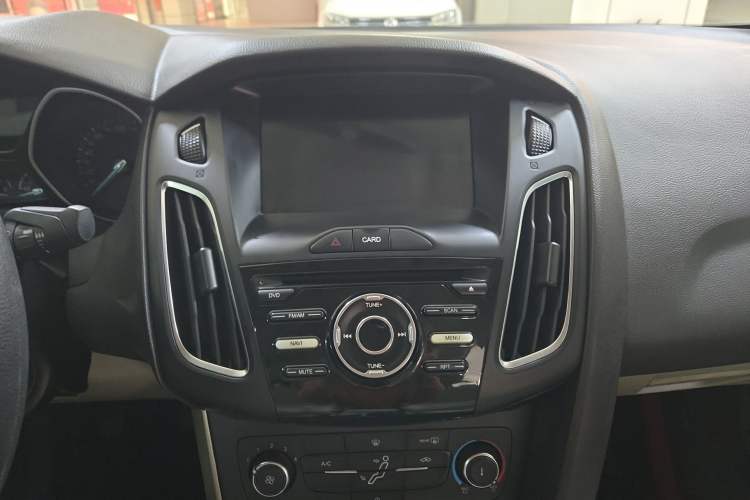 Used Ford Focus 2017 Sedan 1.6L Manual Comfort Plus SmartDrive Edition
