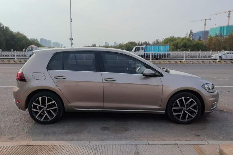 Used Volkswagen Golf 2018 230TSI Automatic Luxury Version
