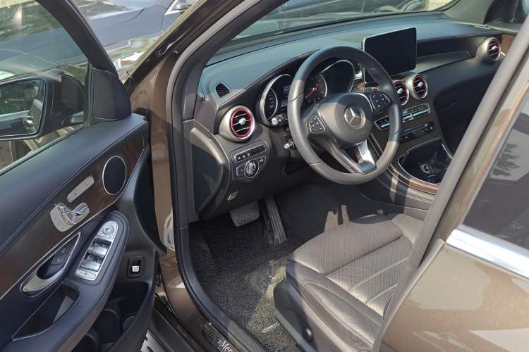 Used Mercedes-Benz GLC 2016 GLC 300 4MATIC Luxury Model
