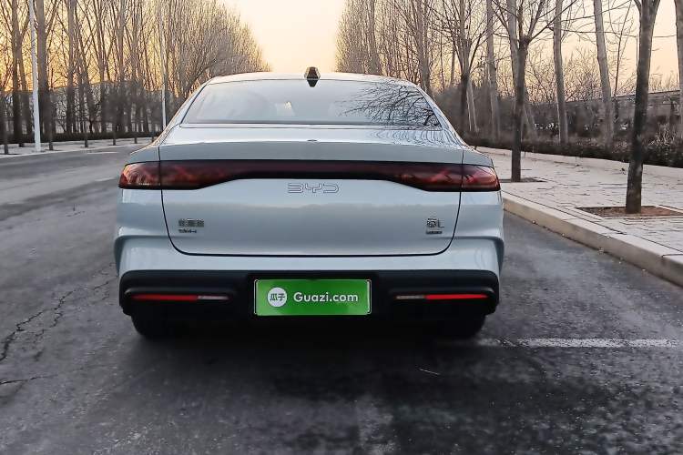 Used BYD Qin L 2025 DM-i Smart Drive 120KM Leading Model
