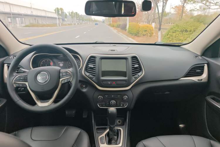 Used  Cherokee 2016 2.0L Superior Edition
