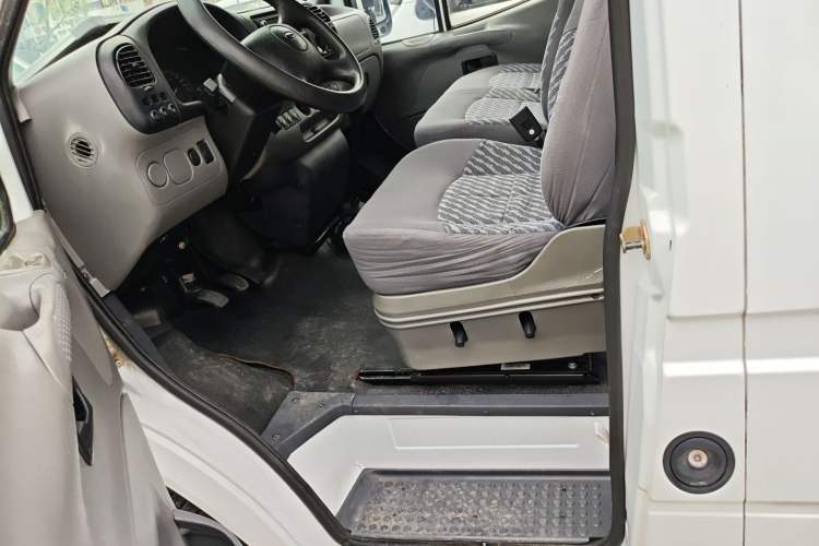 Used Ford Classic Transit 2013 2.8T Facelifted Diesel Van - Short Wheelbase Mid-Roof Model JX493ZLQ4
