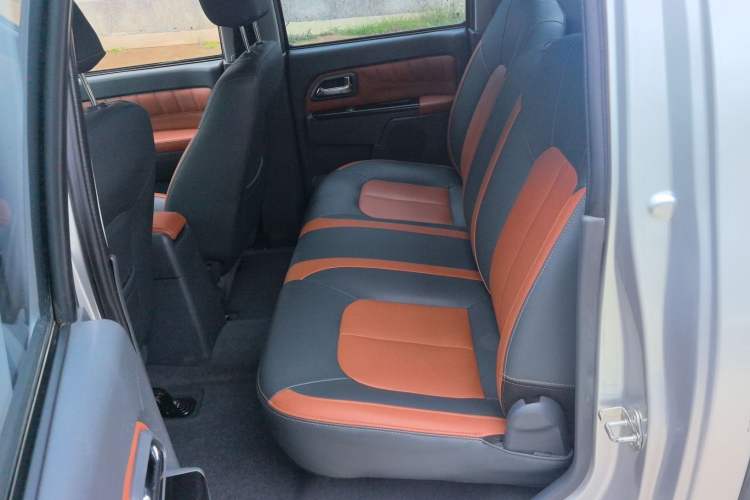 Used Great Wall Wingle 5 2013 2.8T European Version Two-Wheel Drive Elite Version Big Double-Cab GW2.8TC
