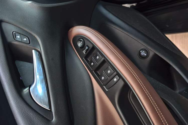 Used Buick Envision 2018 28T Four-Wheel Drive Luxury Model
