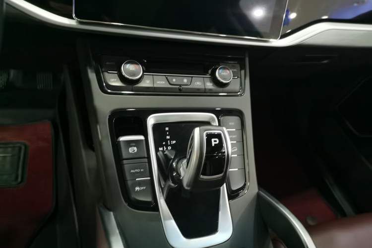 Used Geely Auto Emgrand X7 Sport 2022 1.8TD DCT Zhiya Trim
