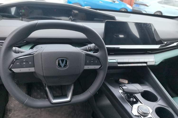 Used Changan UNI-V iDD 2024 Blue Whale Smart Electric iDD 136km Luxury Model
