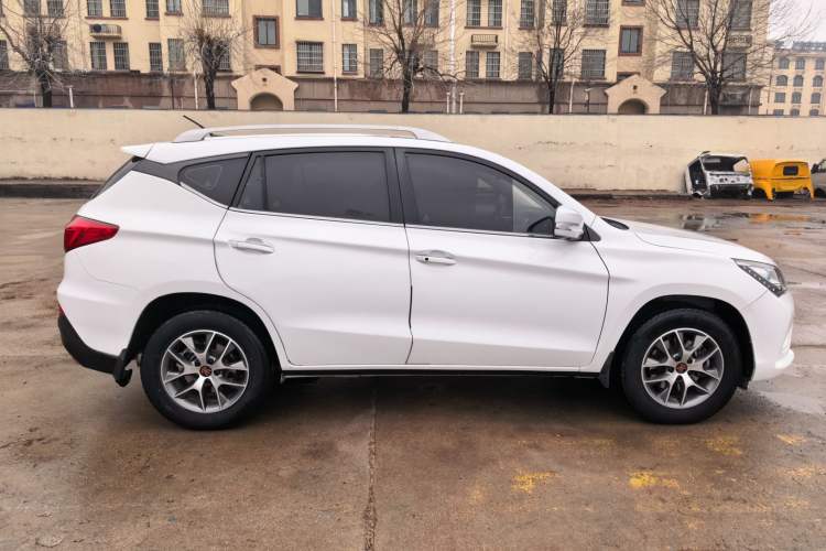 Used BYD Song 2016 GaiShi Edition 1.5TI Manual Elite Model
