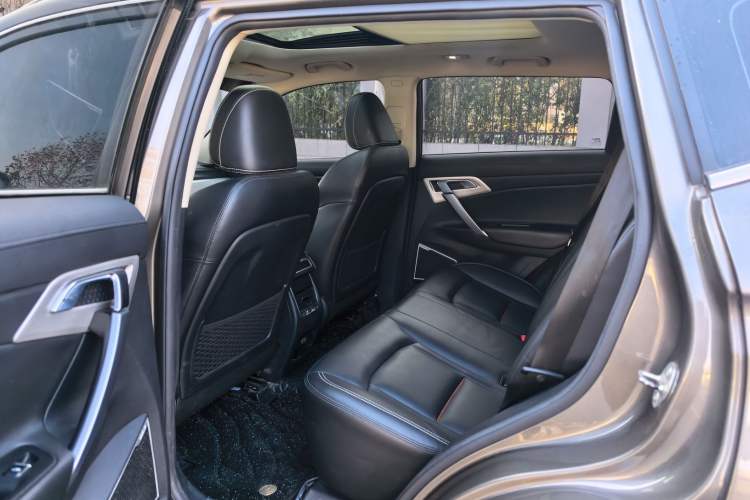 Used Geely Auto Emgrand X7 Sport 2018 Revised Version 1.8TD Automatic Two-Wheel Drive Smart Connectivity 4G-Enabled Edition
