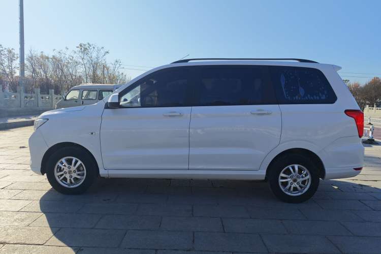 Used Wuling Hongguang 2019 1.5L S Comfort Edition China VI LAR
