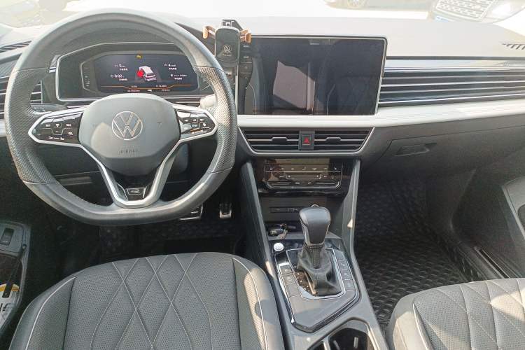 Used Volkswagen Tiguan L 2023 330TSI Automatic Two-Wheel Drive R-Line Enjoyment Edition
