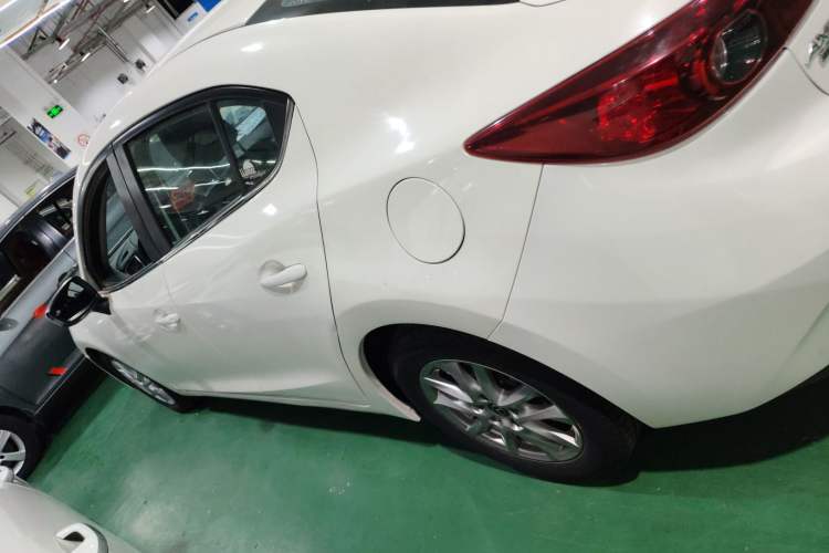 Used Mazda Mazda 3 Axela 2016 Sedan 1.5L Automatic Luxury Model
