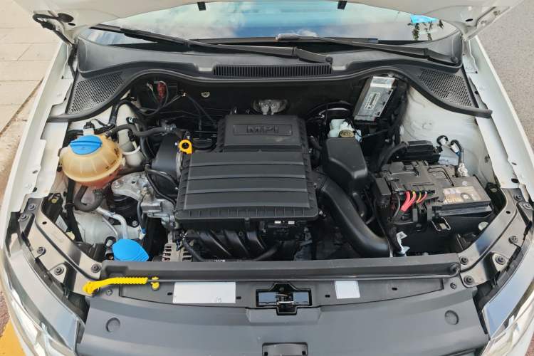 Used Volkswagen Polo 2016 1.6L Automatic Comfort Model
