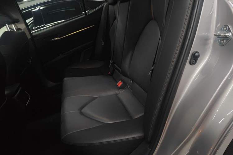 Used Toyota Camry 2021 2.0G Luxury Edition
