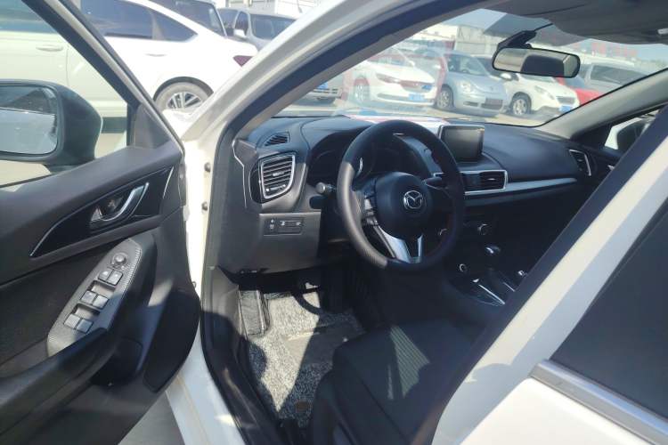 Used Mazda Mazda 3 Axela 2014 Sedan 1.5L Automatic Luxury Model
