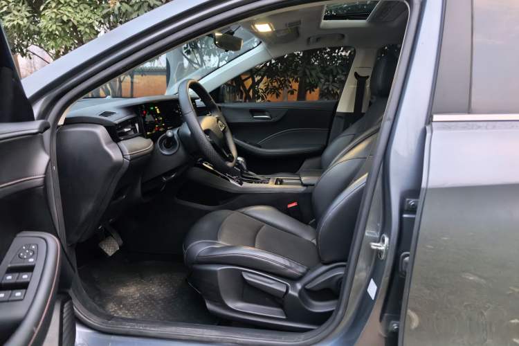 Used Roewe i5 2023 1.5L CVT Luxury Edition