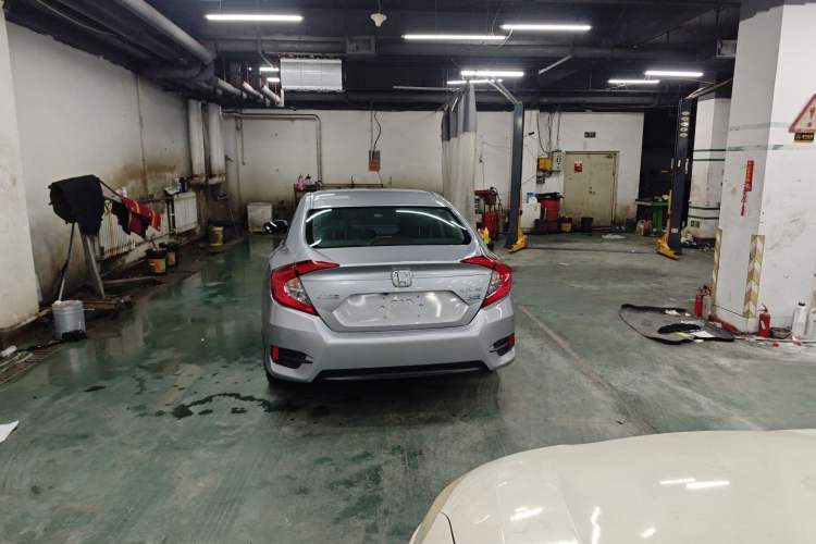 Used Honda Civic 2016 220TURBO CVT Luxury Edition
