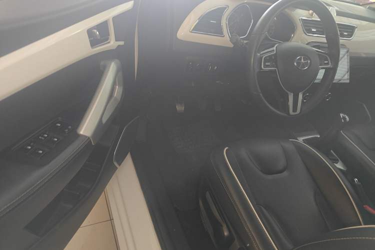 Used  Refine S2 2015 1.5L Manual Luxury Model
