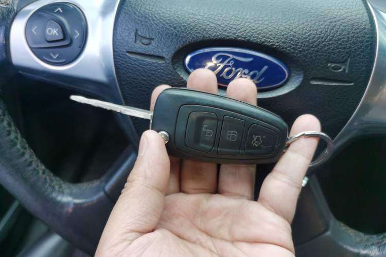 Used Ford Focus 2012 Sedan 1.6L Automatic Fashion Edition
