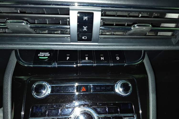 Used Lincoln Corsair 2020 2.0T Two-Wheel-Drive Black Knight Limited Edition
