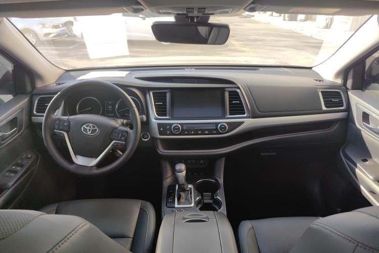 Used Toyota Highlander 2018 2.0T Four-Wheel Drive Prestige Version 7 Seats China VI Standard