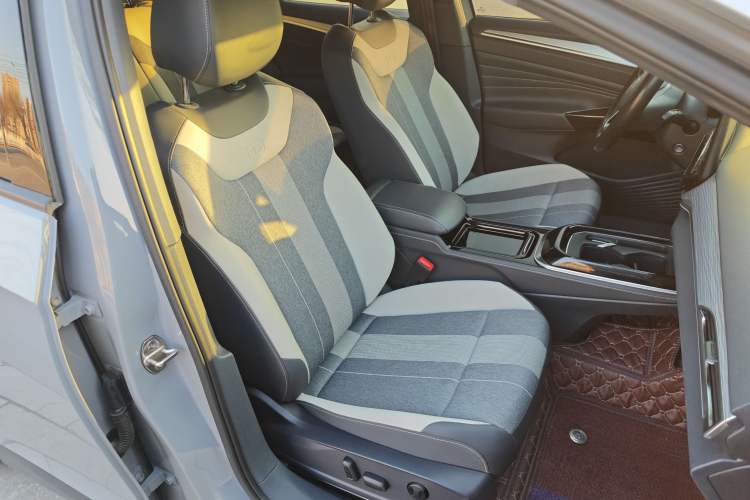 Used Volkswagen ID.4 CROZZ 2021 Long-Range PURE+ Two-Wheel Drive Version
