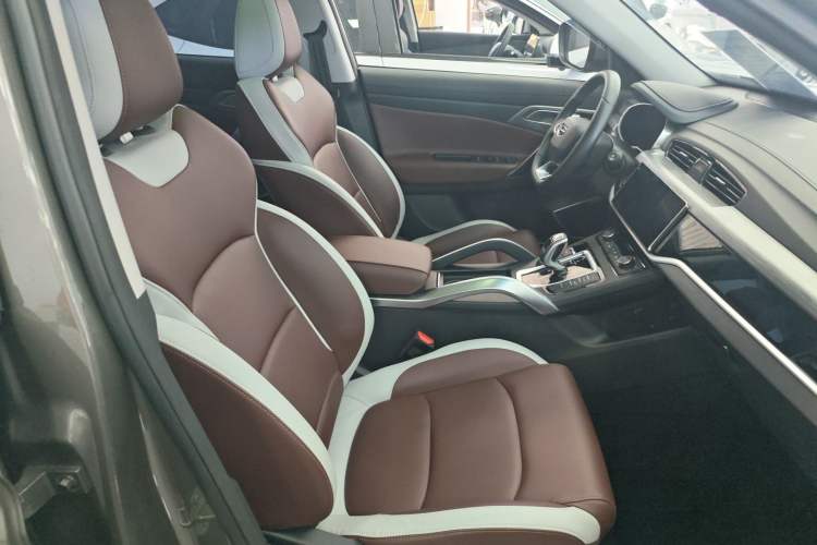 Used Geely Auto Emgrand X7 Sport 2022 1.8TD DCT Zhiya Trim
