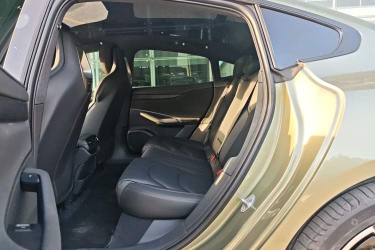 Used  SU7 2024 Rear-Drive Long-Range Intelligent Driving Version
