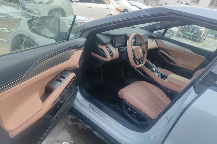 Used BYD Song L EV 2025 Intelligent Driving Version 662 km LiDAR Excellence Edition
