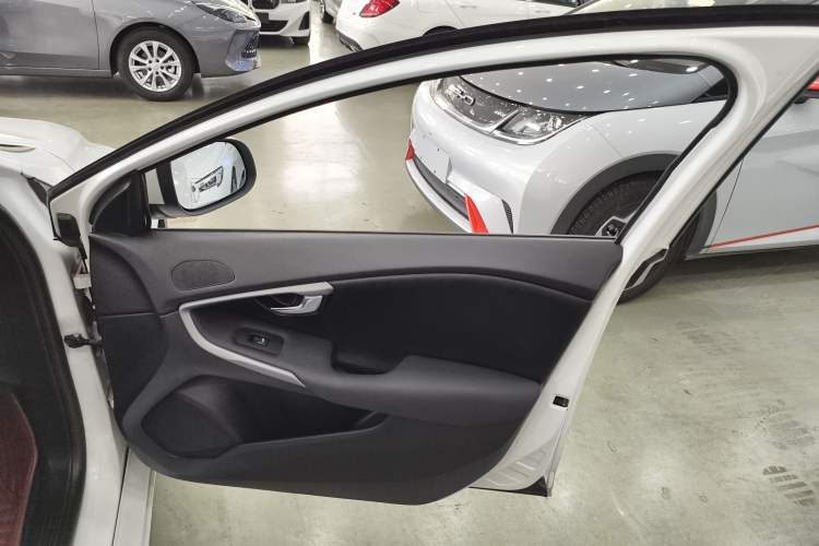 Used Volvo V40 2016 T3 Smart Edition
