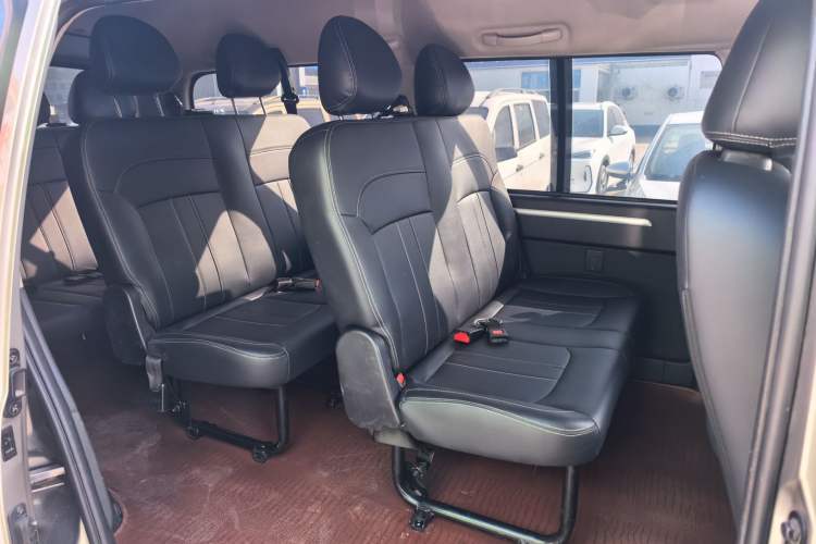 Used FORTHING Lingzhi 2023 M5L 1.6L Comfort 9-Seater
