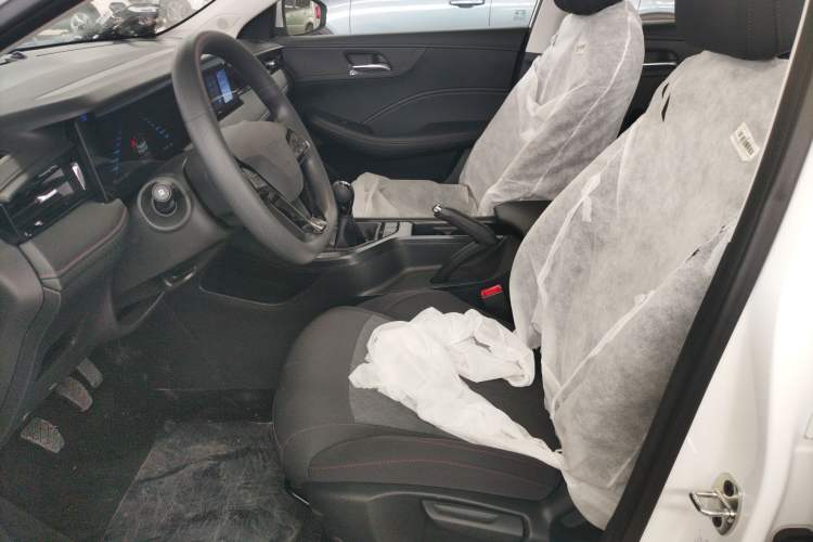 Used Roewe i5 2023 1.5L Manual Comfort Edition
