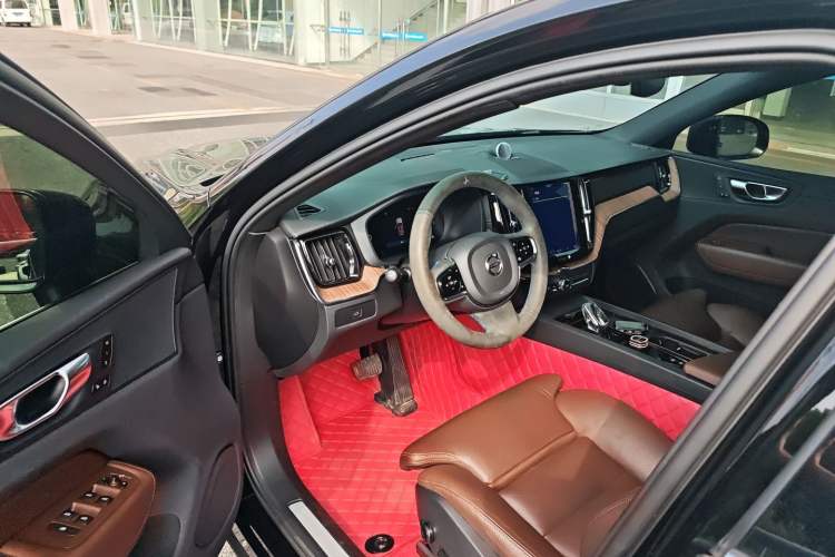 Used Volvo XC60 2023 B5 4x4 Smart Luxury Edition

