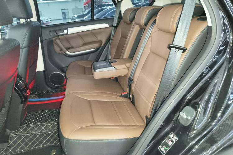 Used Haval H8 2017 2.0T Gasoline Two-Wheel Drive Smart Edition