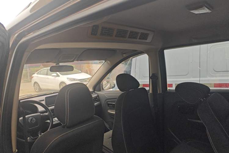 Used Dongfeng Fengon 330 2018 1.5L 330S Premium Edition China V DK15
